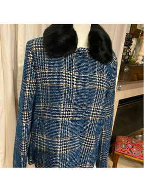Dolce Cabo Blazer with black faux fur.